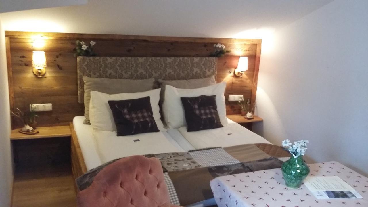 Frühstückspension Platzhirsch Zur Alten Wagnerei 3*