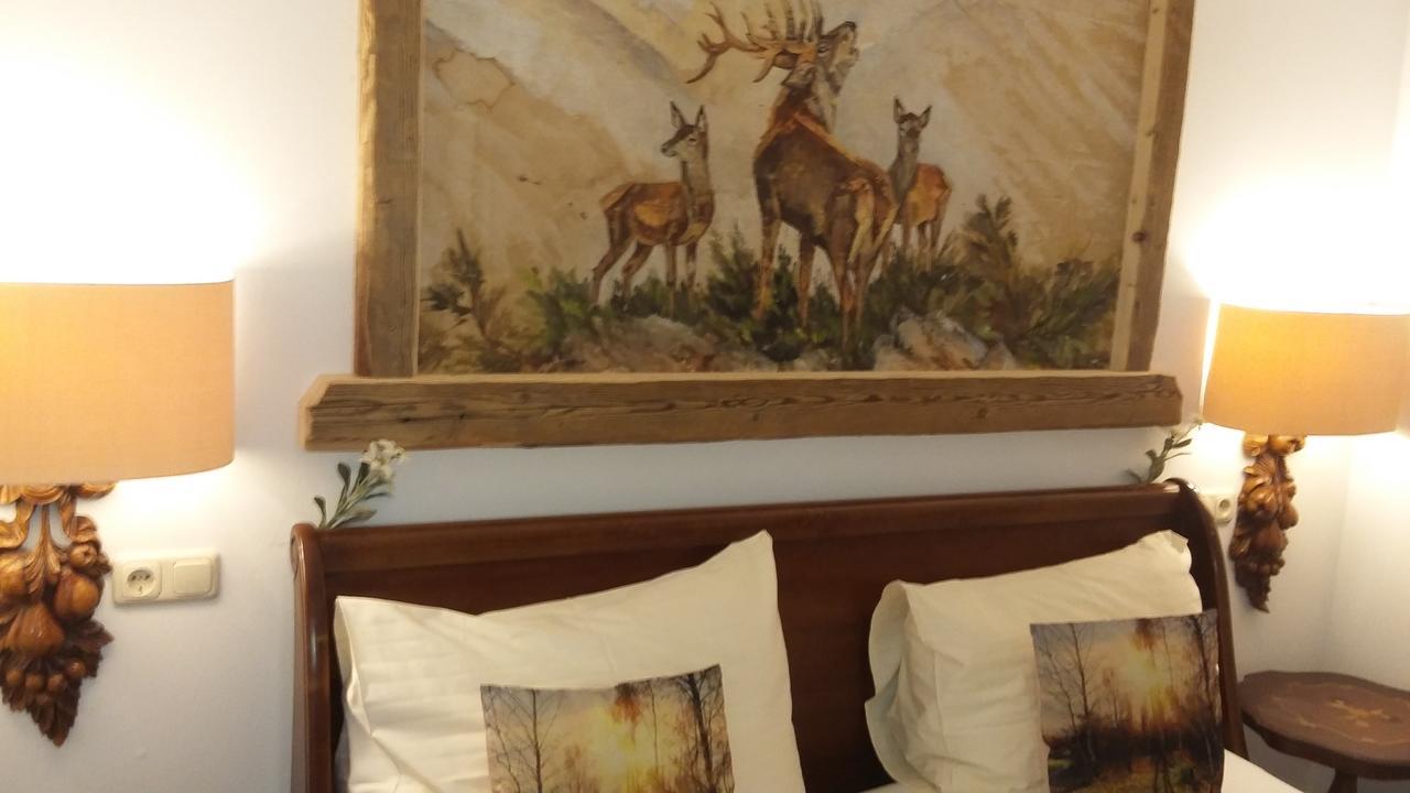 Bed & Breakfast Platzhirsch Zur Alten Wagnerei Gastehaus