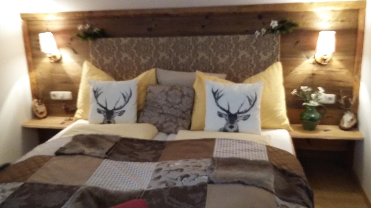 Bed & Breakfast Platzhirsch Zur Alten Wagnerei Gastehaus