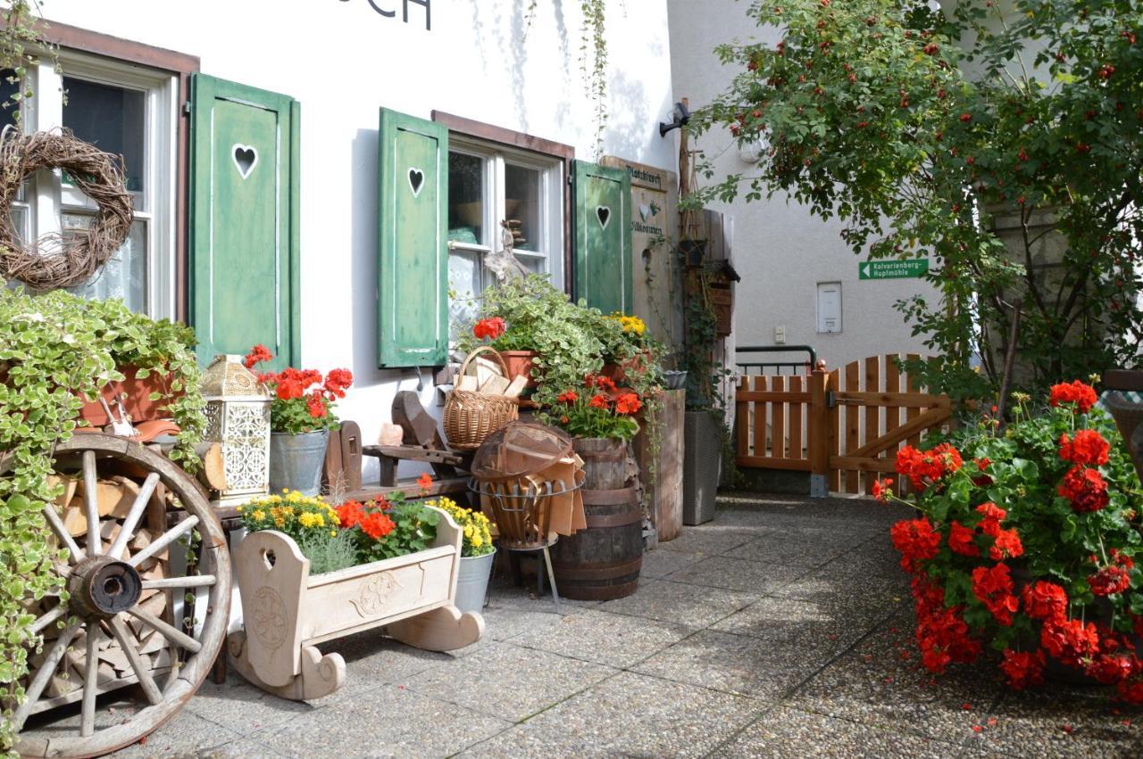 Bed & Breakfast Platzhirsch Zur Alten Wagnerei Gastehaus