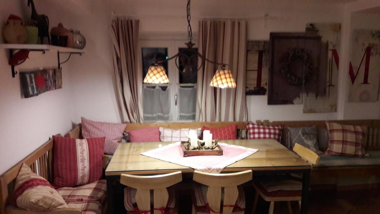 Bed & Breakfast Platzhirsch Zur Alten Wagnerei Gastehaus