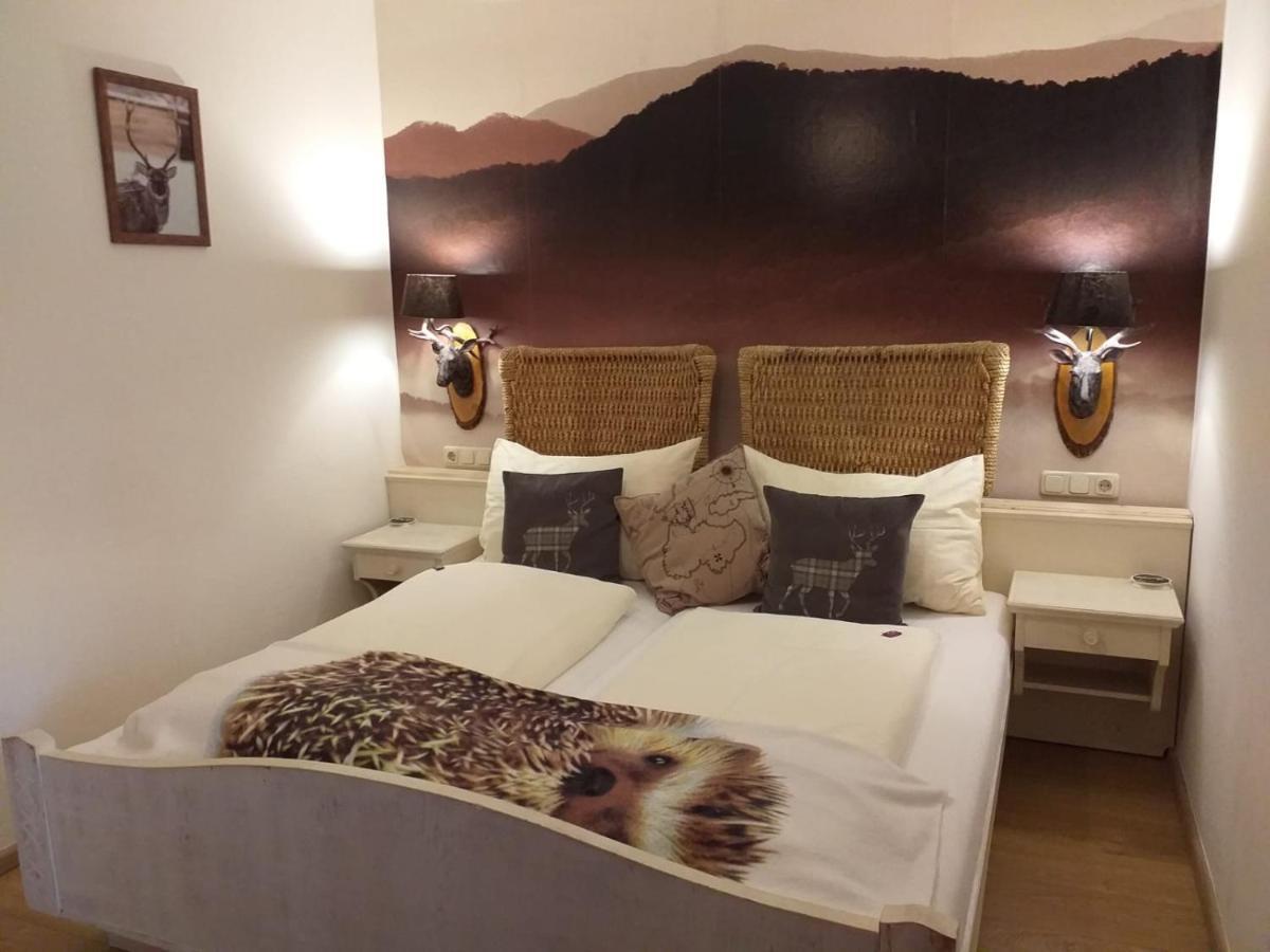 Bed & Breakfast Platzhirsch Zur Alten Wagnerei Gastehaus